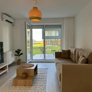 Libertatii Gardens Poolside Airport&therme Apartament